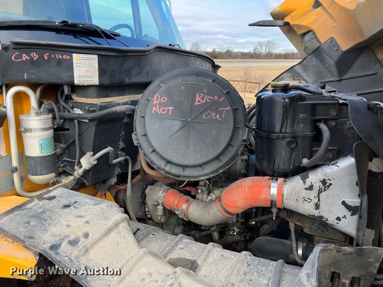 image for item MM9088 2006 International 7400  dump truck