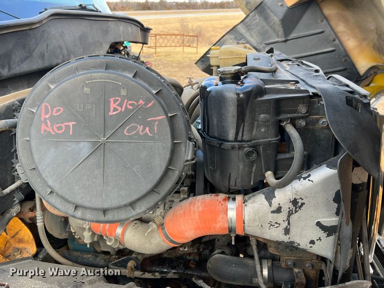 image for item MM9088 2006 International 7400  dump truck