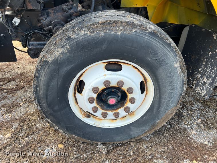 image for item MM9088 2006 International 7400  dump truck