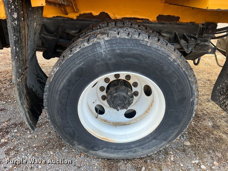 image for item MM9088 2006 International 7400  dump truck