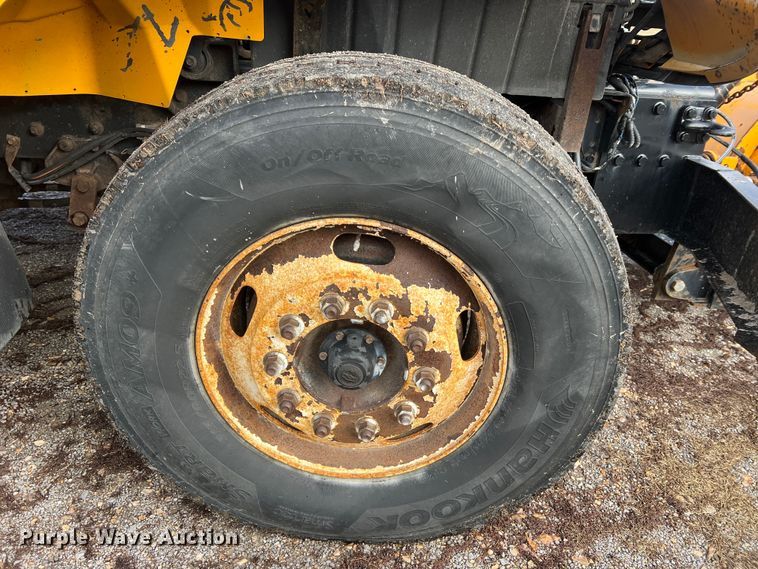 image for item MM9088 2006 International 7400  dump truck