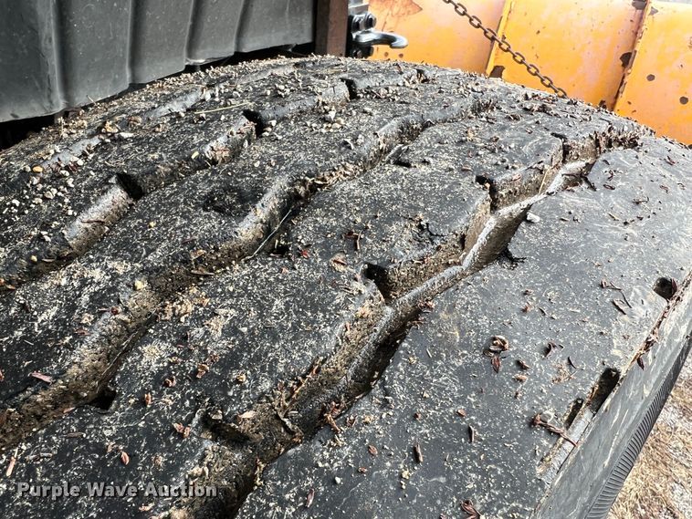 image for item MM9088 2006 International 7400  dump truck