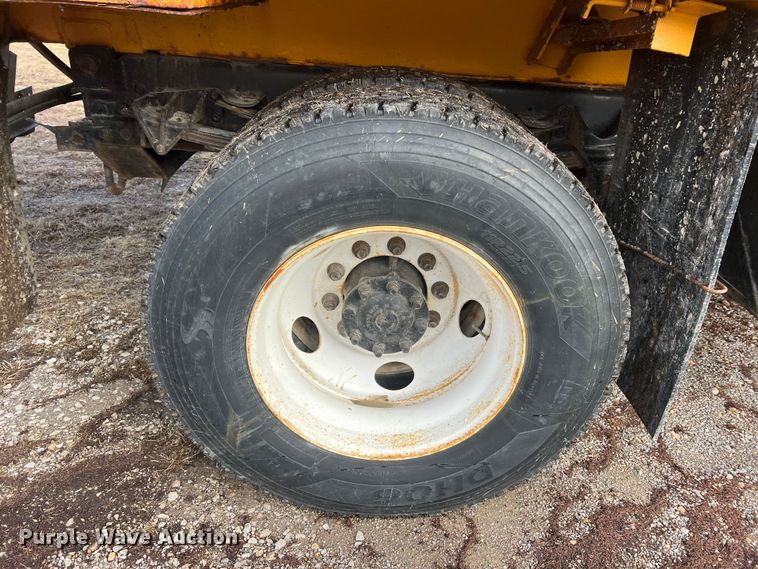 image for item MM9088 2006 International 7400  dump truck