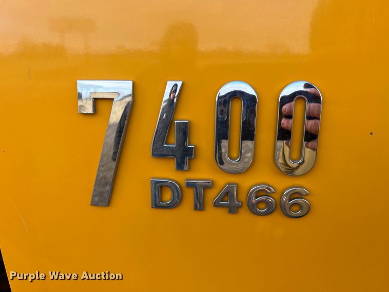 image for item MM9088 2006 International 7400  dump truck