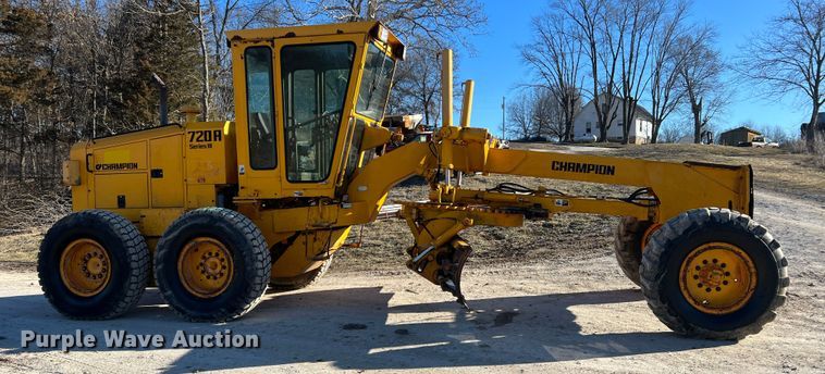 image for item MM9112 1993 Champion 720A Series III  motor grader