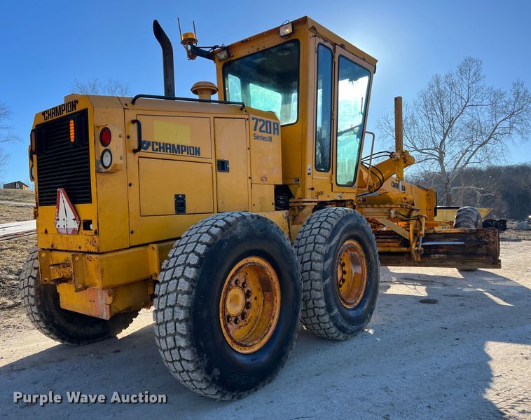 image for item MM9112 1993 Champion 720A Series III  motor grader