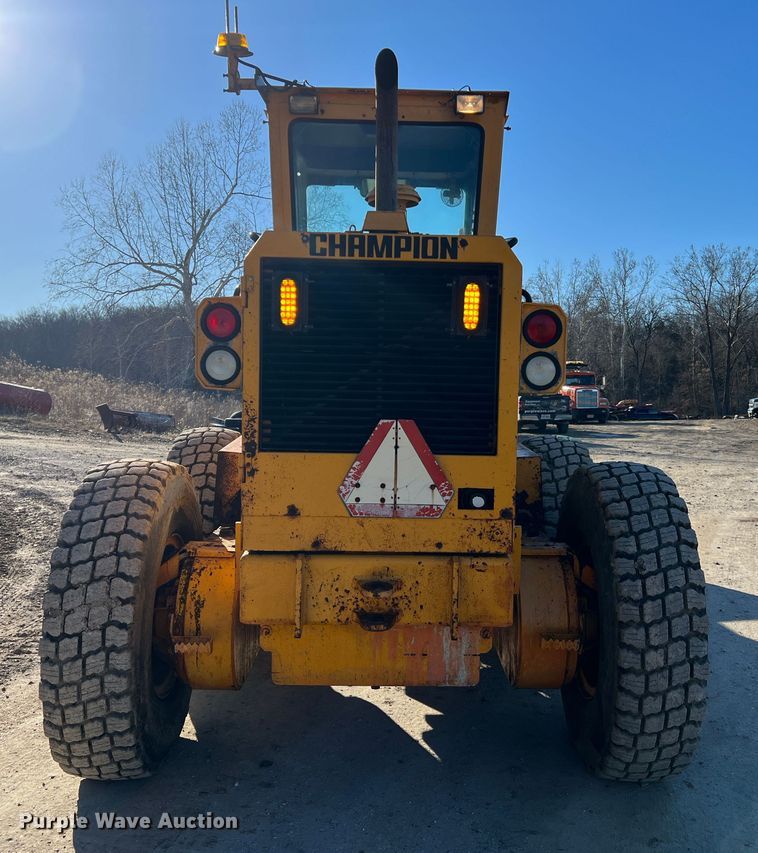 image for item MM9112 1993 Champion 720A Series III  motor grader