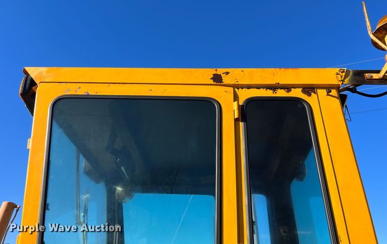 image for item MM9112 1993 Champion 720A Series III  motor grader