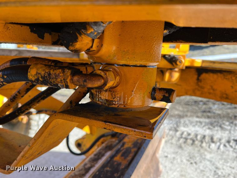 image for item MM9112 1993 Champion 720A Series III  motor grader