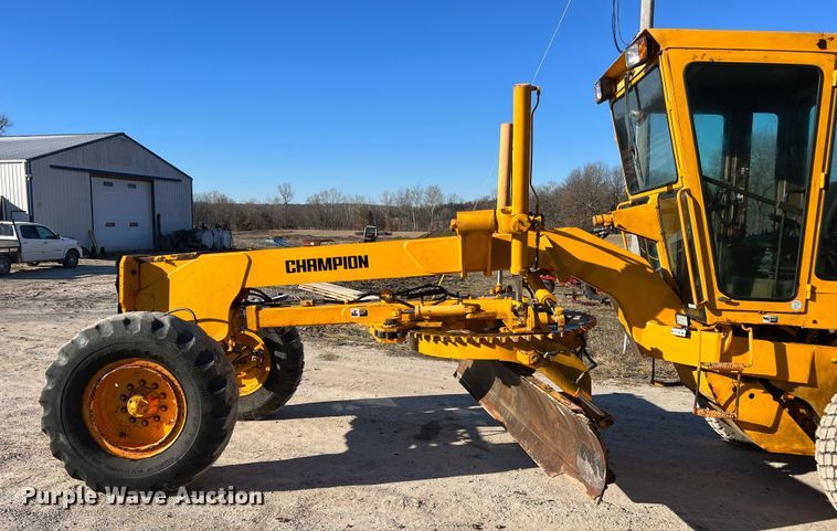 image for item MM9112 1993 Champion 720A Series III  motor grader