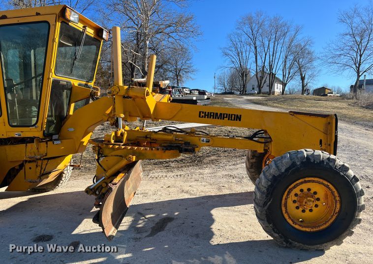 image for item MM9112 1993 Champion 720A Series III  motor grader