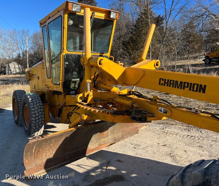 image for item MM9112 1993 Champion 720A Series III  motor grader