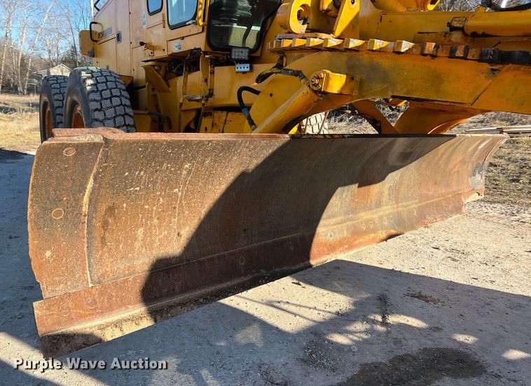 image for item MM9112 1993 Champion 720A Series III  motor grader