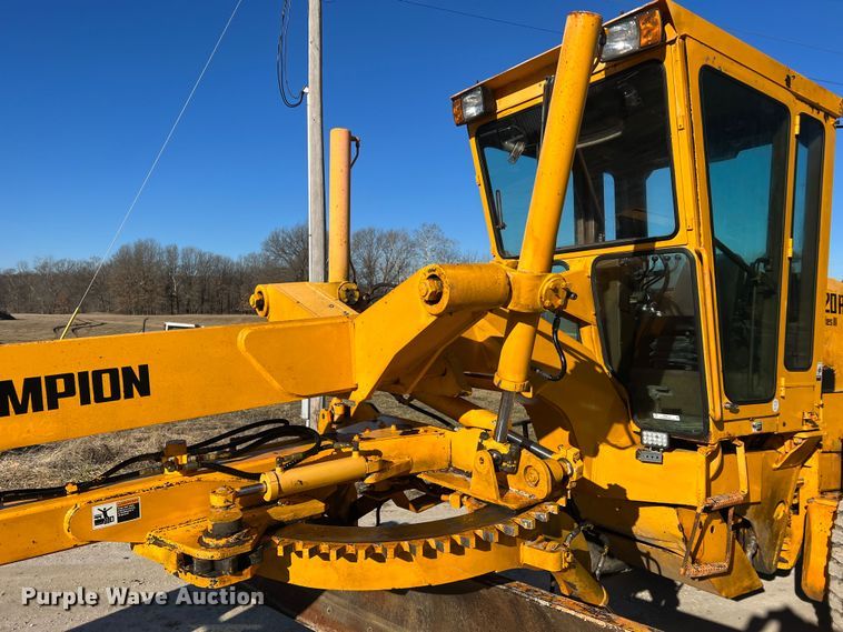 image for item MM9112 1993 Champion 720A Series III  motor grader