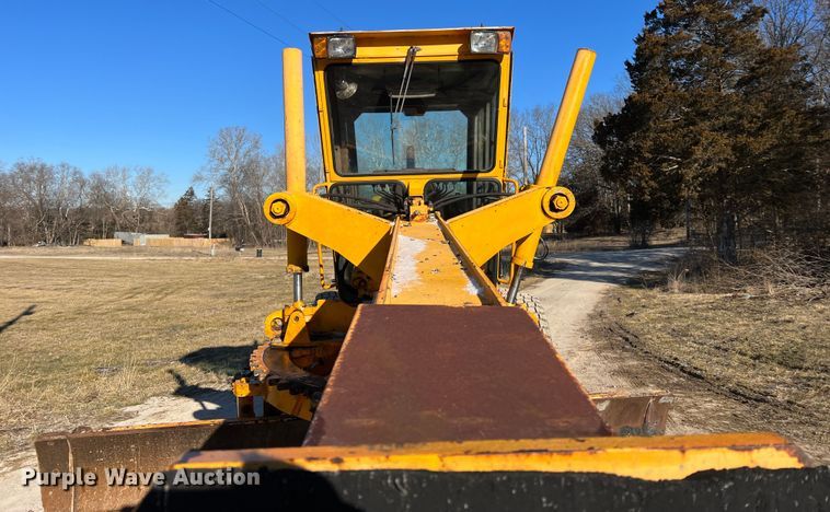 image for item MM9112 1993 Champion 720A Series III  motor grader