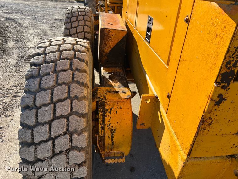 image for item MM9112 1993 Champion 720A Series III  motor grader