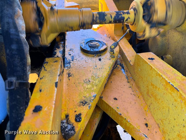 image for item MM9112 1993 Champion 720A Series III  motor grader