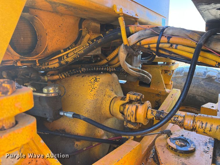 image for item MM9112 1993 Champion 720A Series III  motor grader