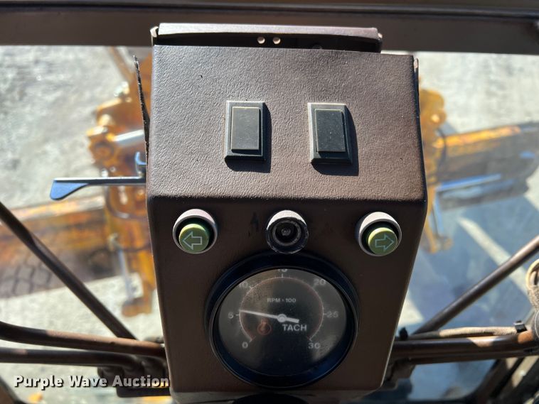 image for item MM9112 1993 Champion 720A Series III  motor grader