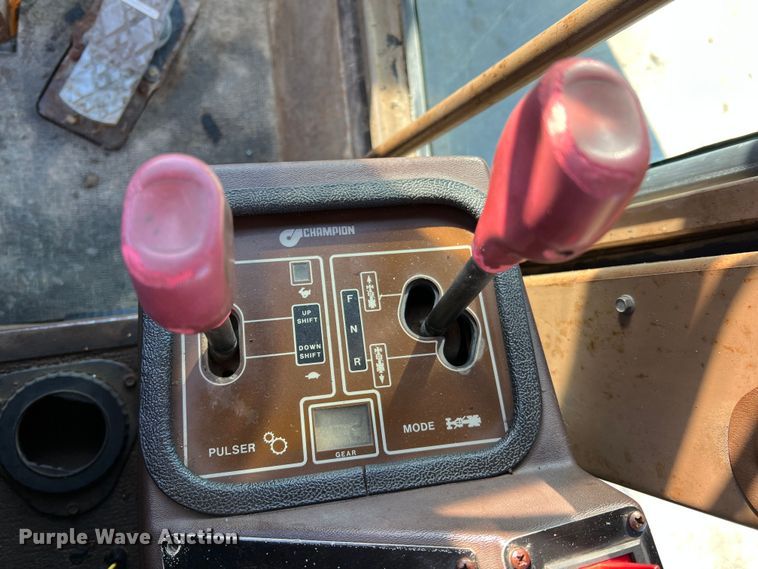 image for item MM9112 1993 Champion 720A Series III  motor grader