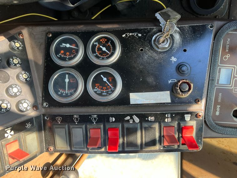 image for item MM9112 1993 Champion 720A Series III  motor grader