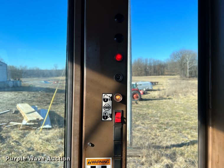 image for item MM9112 1993 Champion 720A Series III  motor grader