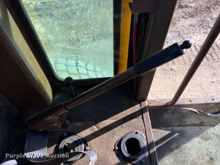 image for item MM9112 1993 Champion 720A Series III  motor grader