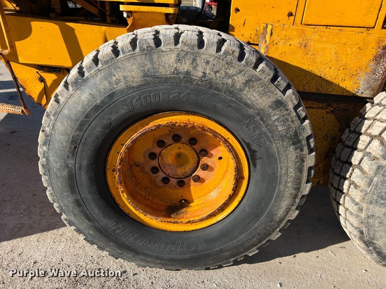 image for item MM9112 1993 Champion 720A Series III  motor grader