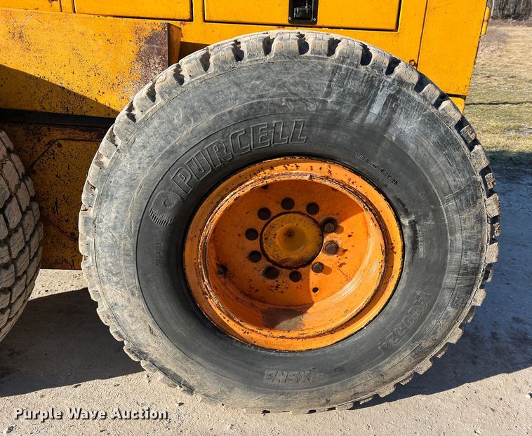 image for item MM9112 1993 Champion 720A Series III  motor grader