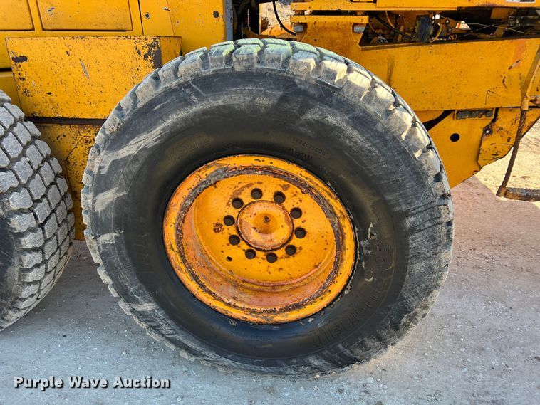 image for item MM9112 1993 Champion 720A Series III  motor grader