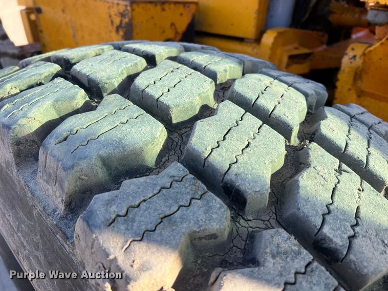 image for item MM9112 1993 Champion 720A Series III  motor grader