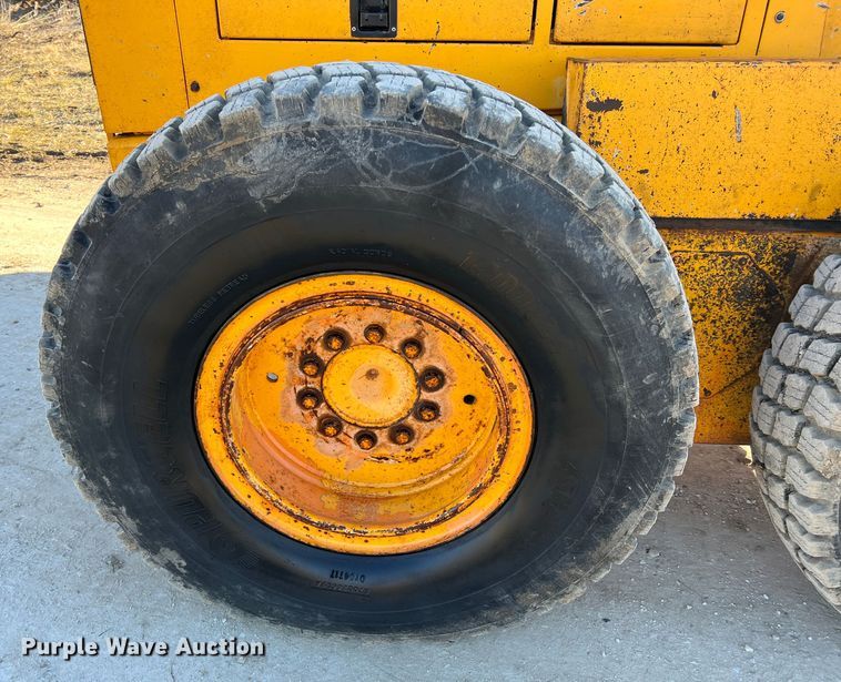 image for item MM9112 1993 Champion 720A Series III  motor grader