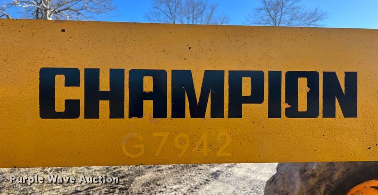 image for item MM9112 1993 Champion 720A Series III  motor grader