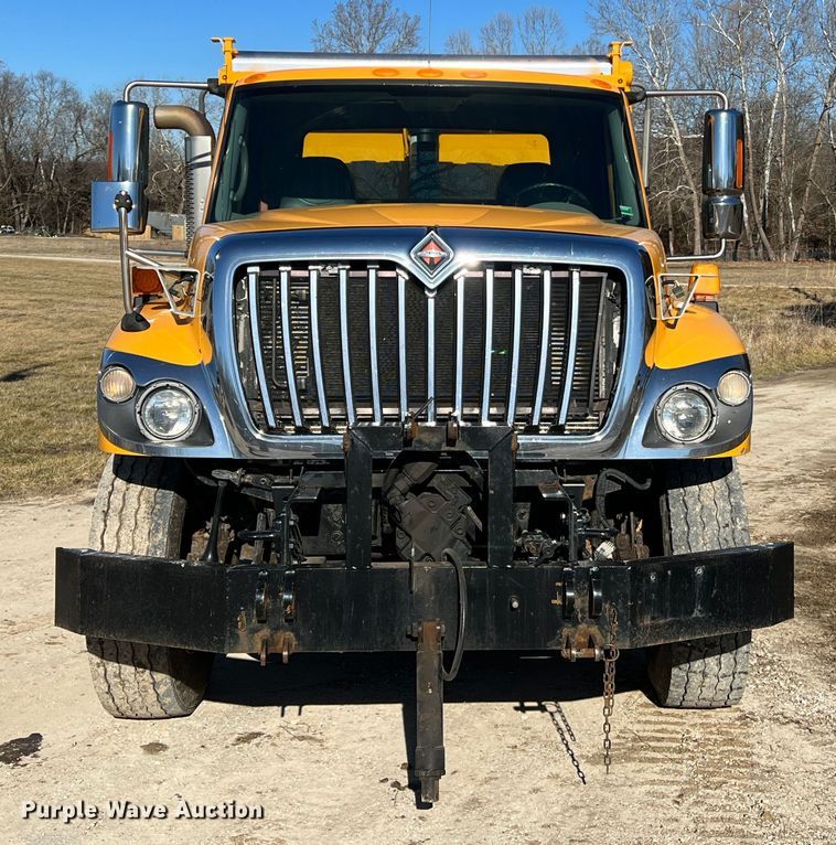 image for item MM9114 2009 International WorkStar 7400  dump truck