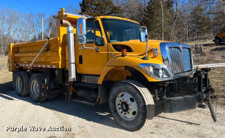 image for item MM9114 2009 International WorkStar 7400  dump truck