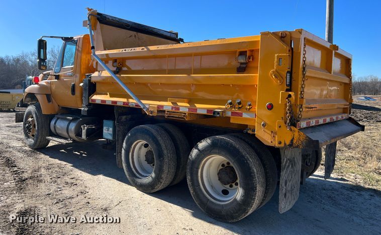image for item MM9114 2009 International WorkStar 7400  dump truck