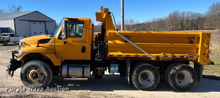 image for item MM9114 2009 International WorkStar 7400  dump truck