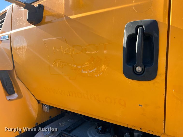 image for item MM9114 2009 International WorkStar 7400  dump truck