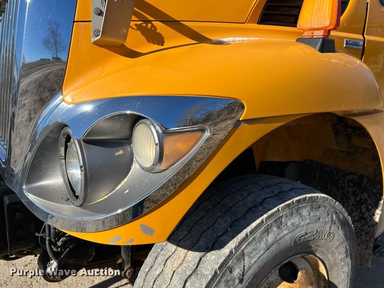 image for item MM9114 2009 International WorkStar 7400  dump truck