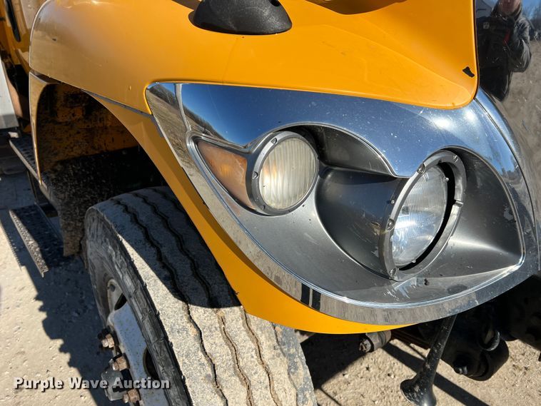 image for item MM9114 2009 International WorkStar 7400  dump truck