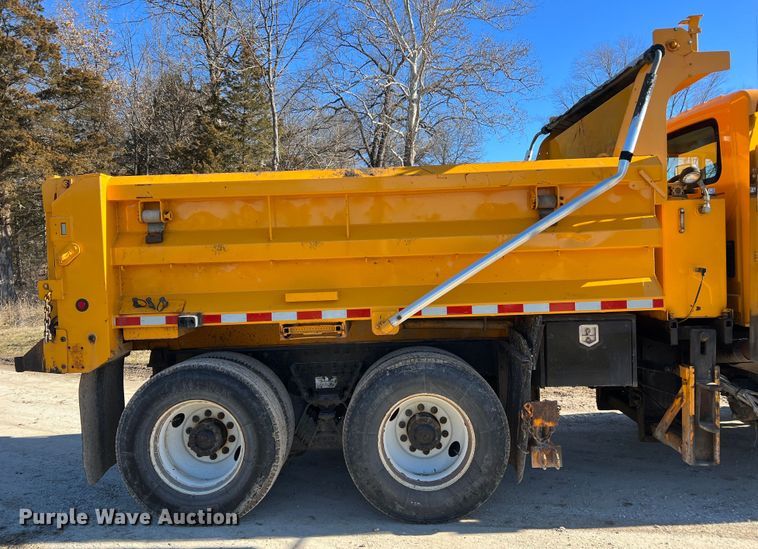 image for item MM9114 2009 International WorkStar 7400  dump truck