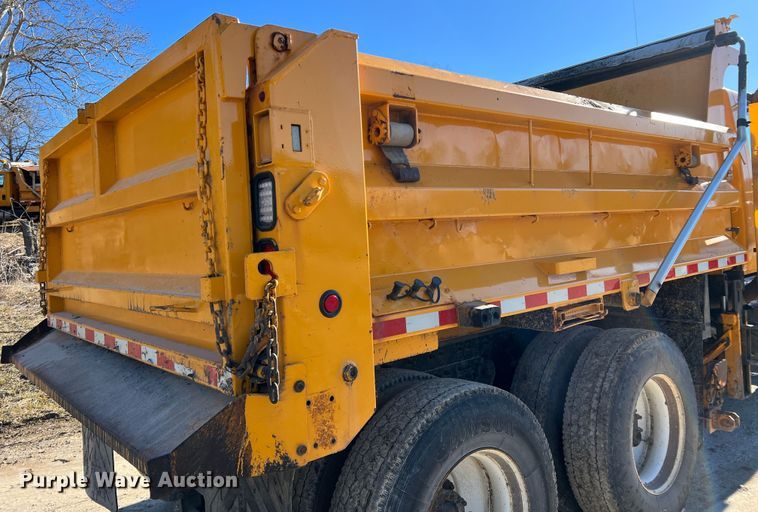 image for item MM9114 2009 International WorkStar 7400  dump truck