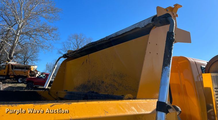image for item MM9114 2009 International WorkStar 7400  dump truck