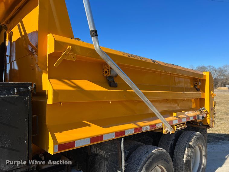 image for item MM9114 2009 International WorkStar 7400  dump truck