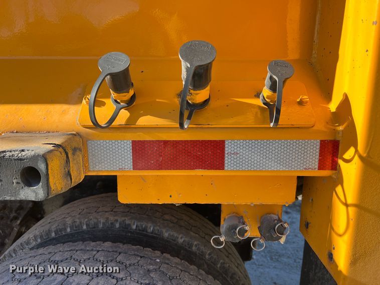 image for item MM9114 2009 International WorkStar 7400  dump truck