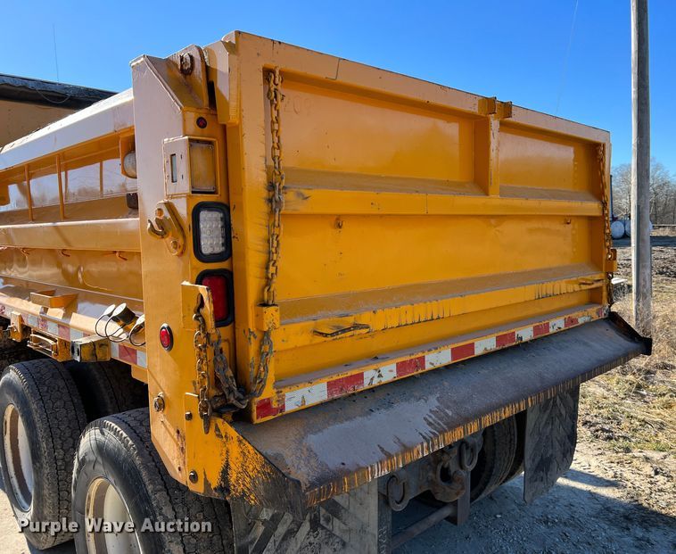 image for item MM9114 2009 International WorkStar 7400  dump truck