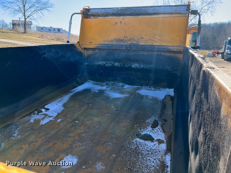 image for item MM9114 2009 International WorkStar 7400  dump truck