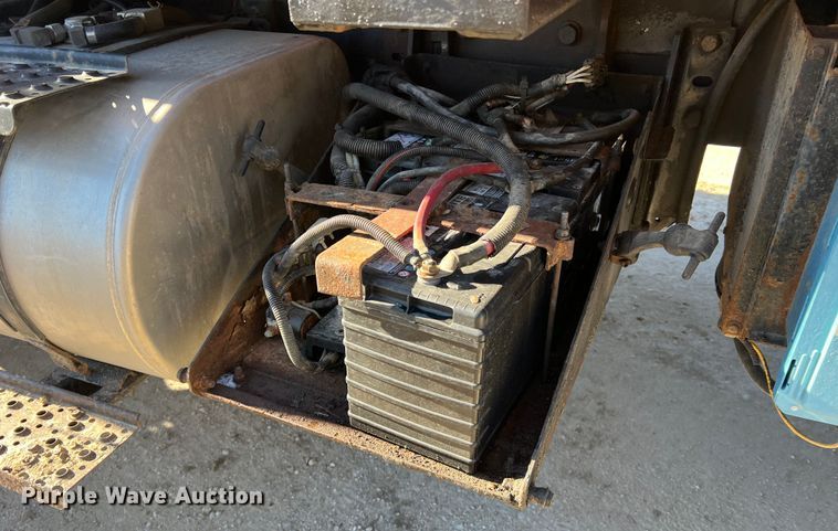 image for item MM9114 2009 International WorkStar 7400  dump truck