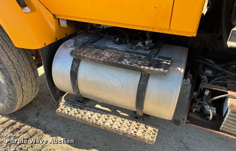 image for item MM9114 2009 International WorkStar 7400  dump truck