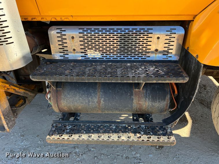 image for item MM9114 2009 International WorkStar 7400  dump truck